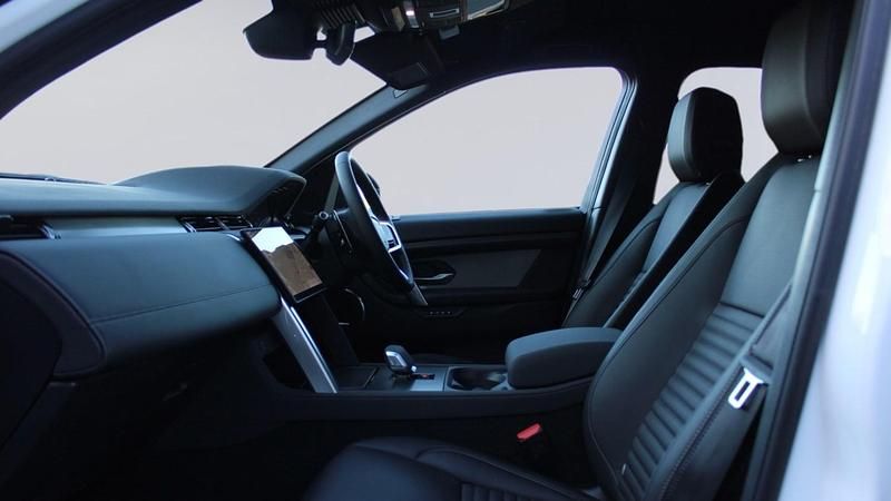 Used Land Rover Discovery Sport SE Dynamic 2025 Fuji white SUV