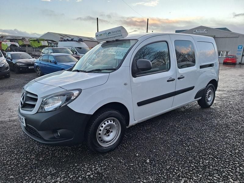 Used Mercedes Citan 109 90 HP (66 kW) 2018 White Estate