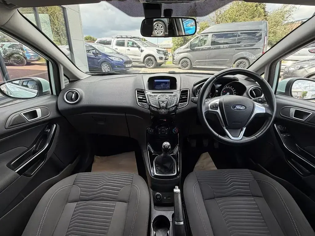 Used Ford Fiesta Zetec 82 HP (60 kW) 2016 Green Hatchback