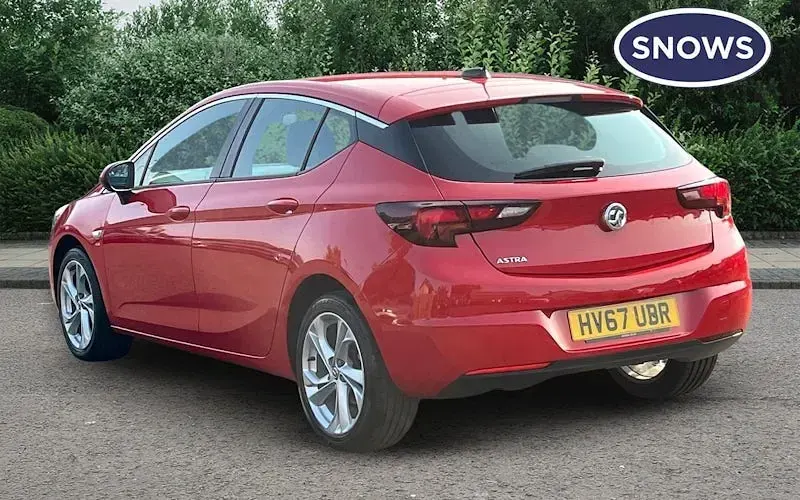 Used Vauxhall Astra SRi 101 HP (74 kW) 2017 Red Hatchback