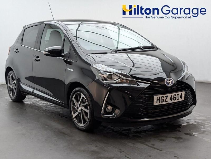Black Used 2017 Toyota Yaris Hybrid Hatchback | £12,600 (Fair price) - Image 1/4