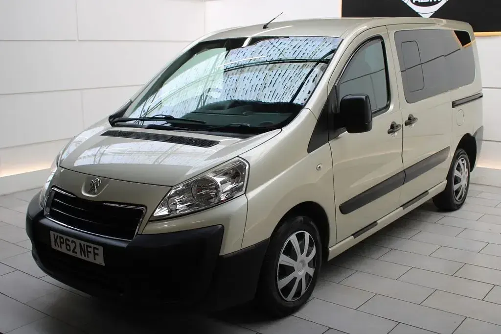 Used Peugeot TePee Comfort 163 HP (119 kW) 2012 Gold MPV