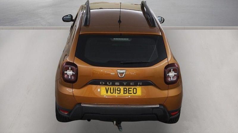 Used Dacia Duster Essentiel 114 HP (83 kW) 2019 Orange SUV