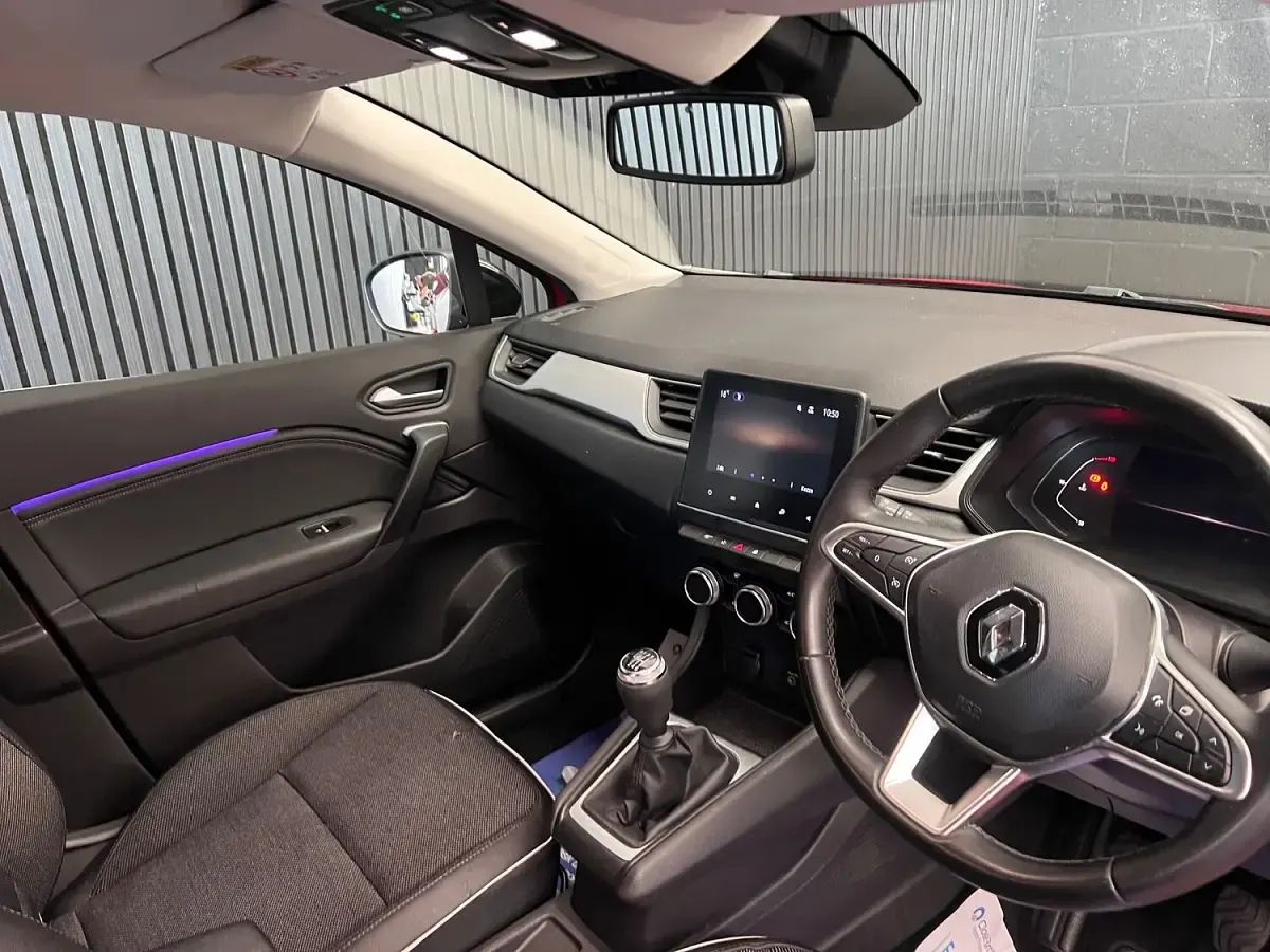 Used Renault Captur Techno 91 HP (66 kW) 2023 Red/black SUV