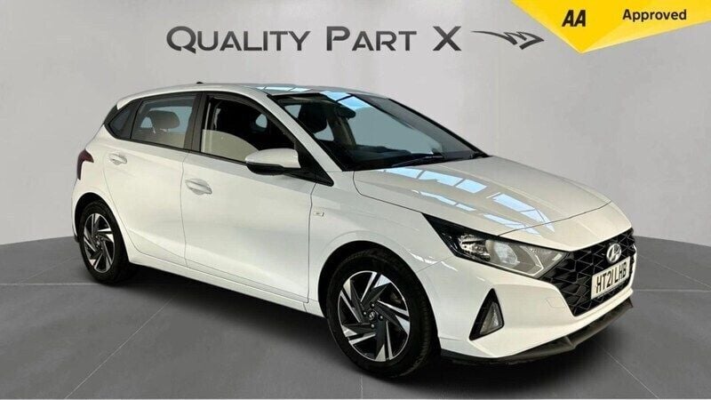 White Used 2021 Hyundai i20 SE Hatchback | £11,500 (Fair price) - Image 1/4