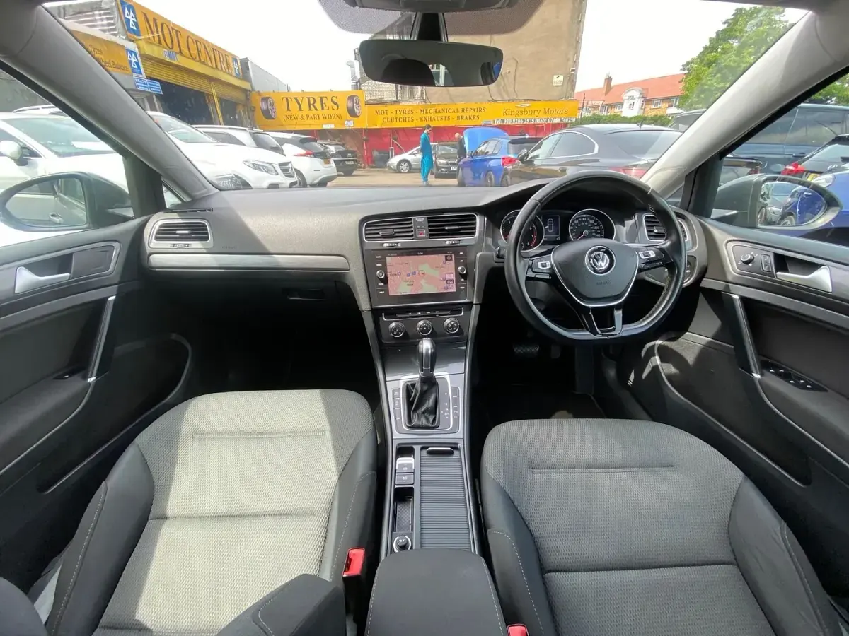 Used VW Golf VII SE 125 HP (91 kW) 2017 Grey Hatchback