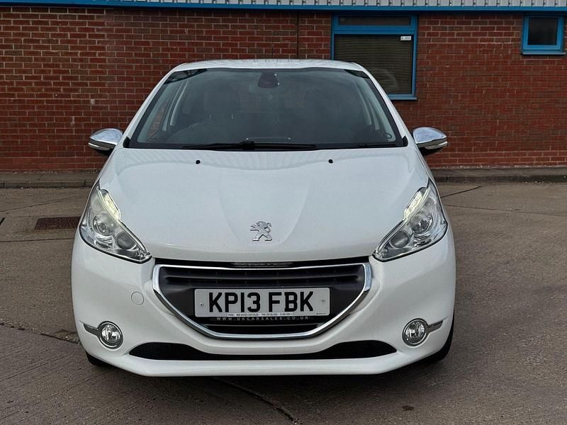 Used Peugeot 208 Allure 82 HP (60 kW) 2013 White Hatchback