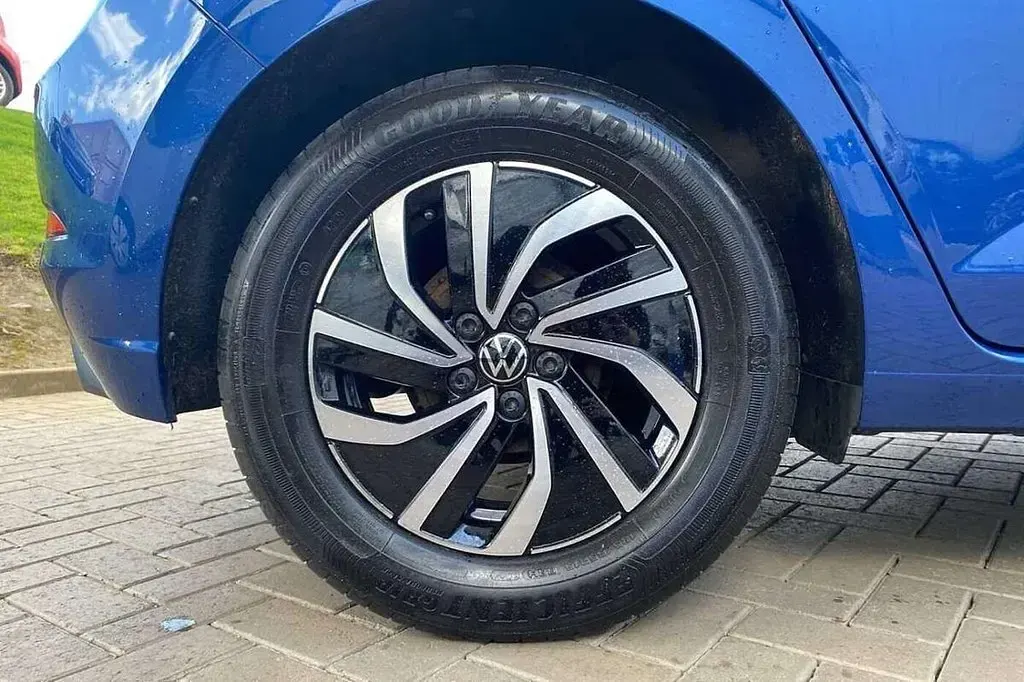 Usado VW Polo Life 80 CV (58 kW) 2023 Azul Utilitario