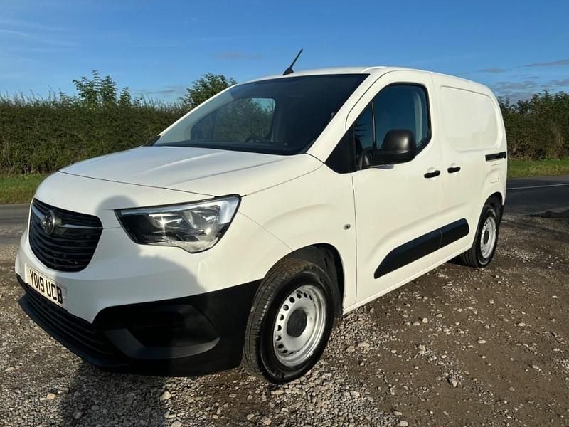 White Used 2019 Vauxhall Combo Edition MPV | £6,450 (A bit pricey) - Image 1/4