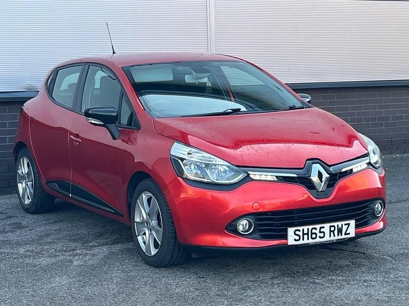 Used Renault Clio IV Dynamique 75 HP (55 kW) 2015 Red Hatchback