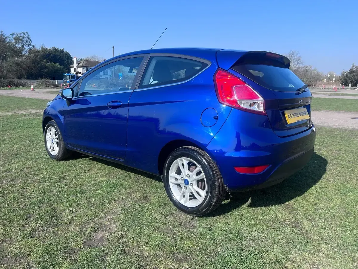 Used Ford Fiesta Zetec 82 HP (60 kW) 2016 Blue Hatchback