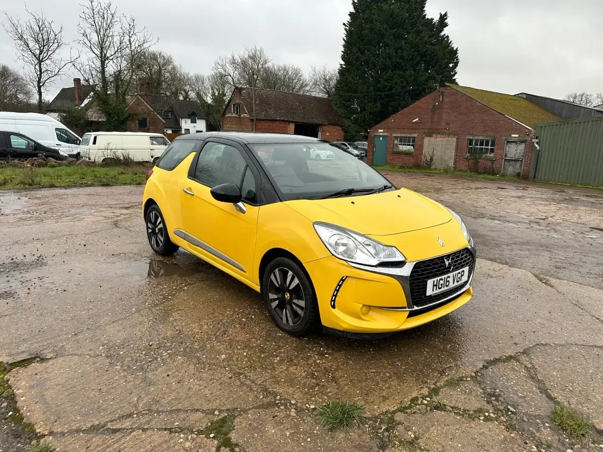 Used Citroën DS3 Chic 2016 Yellow Hatchback