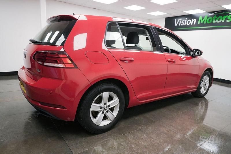 Used VW Golf VII S 125 HP (91 kW) 2017 Red Hatchback