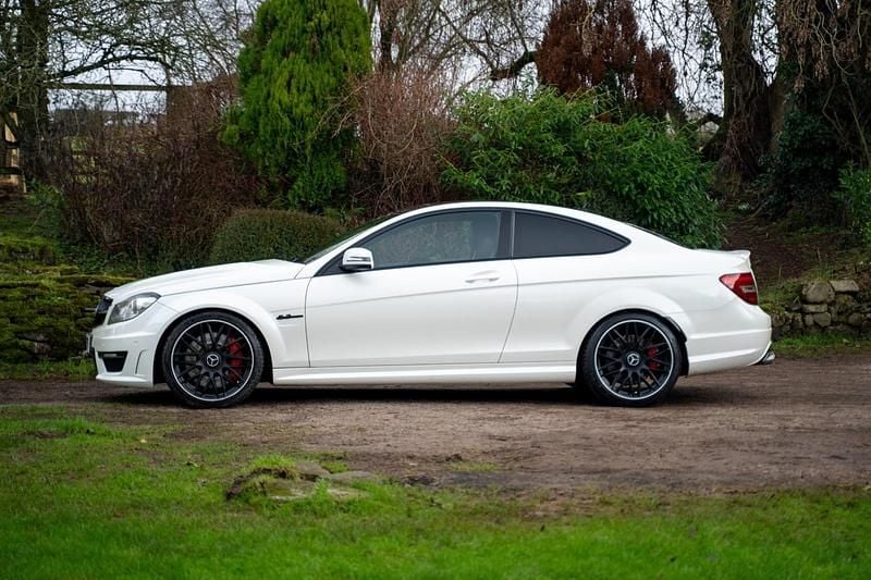 Used Mercedes C63 AMG 486 HP (357 kW) 2013 White Coupe