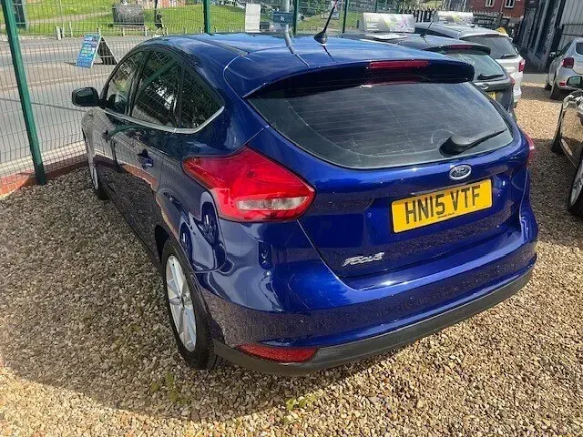 Used Ford Focus Zetec 115 HP (84 kW) 2015 Blue Hatchback