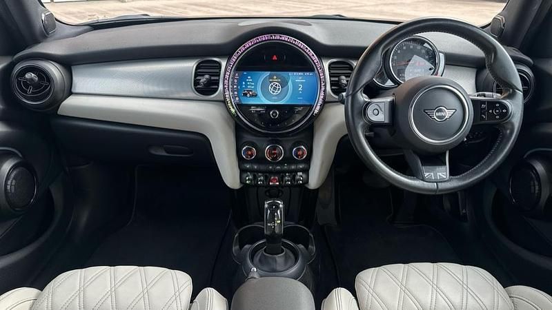 Image 4/4