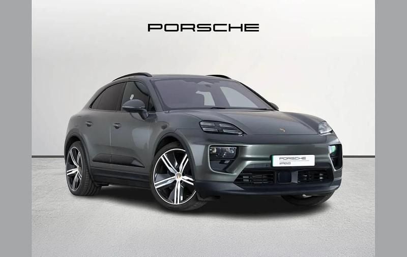 Green Used 2025 Porsche Macan SUV | £88,990 - Image 1/4