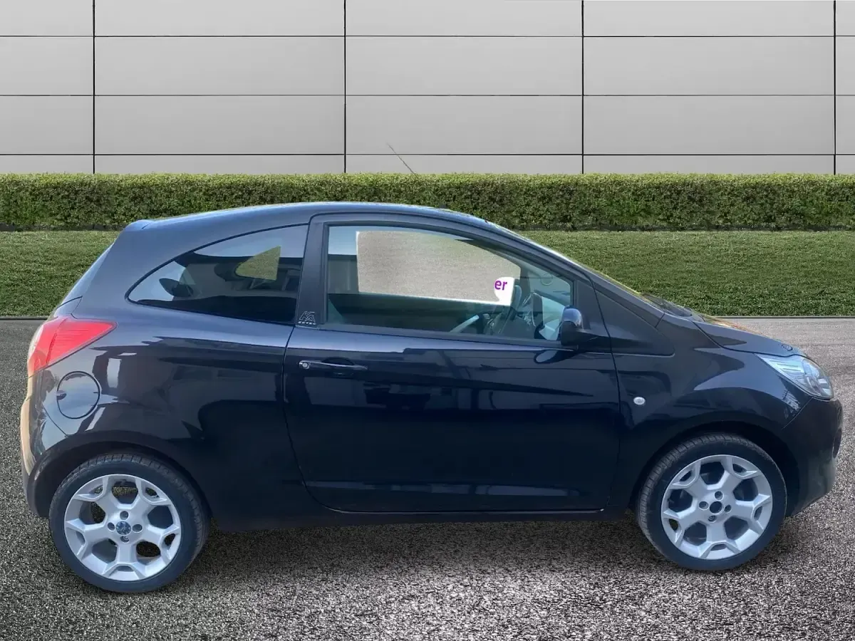 Used Ford Ka Zetec 69 HP (50 kW) 2015 Black Hatchback
