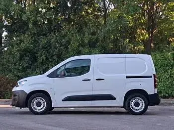 Used Citroën Berlingo 100 HP (73 kW) 2024 White MPV