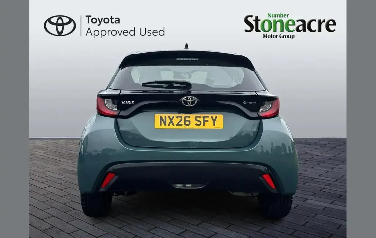 Used Toyota Yaris 113 HP (83 kW) 2026 Green Hatchback