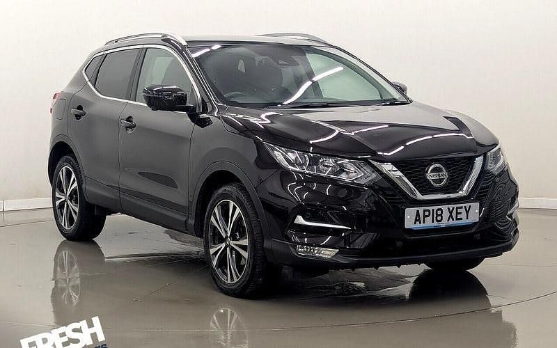 Black Used 2017 Nissan Qashqai N-Connecta SUV | £9,690 (Fair price) - Image 1/4