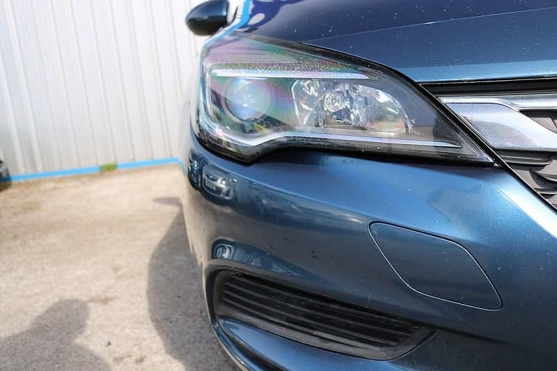 Used Vauxhall Astra Design Edition 110 HP (80 kW) 2016 Blue Hatchback