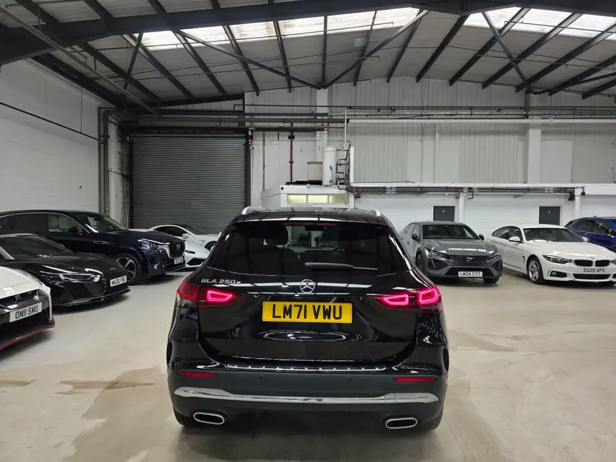 Usado Mercedes GLA250 Premium Plus 218 HP (160 kW) 2021 Preto SUV