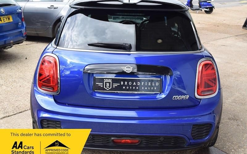 Używany Mini Cooper Hatch 136 KM (100 kW) 2018 Niebieski Hatchback