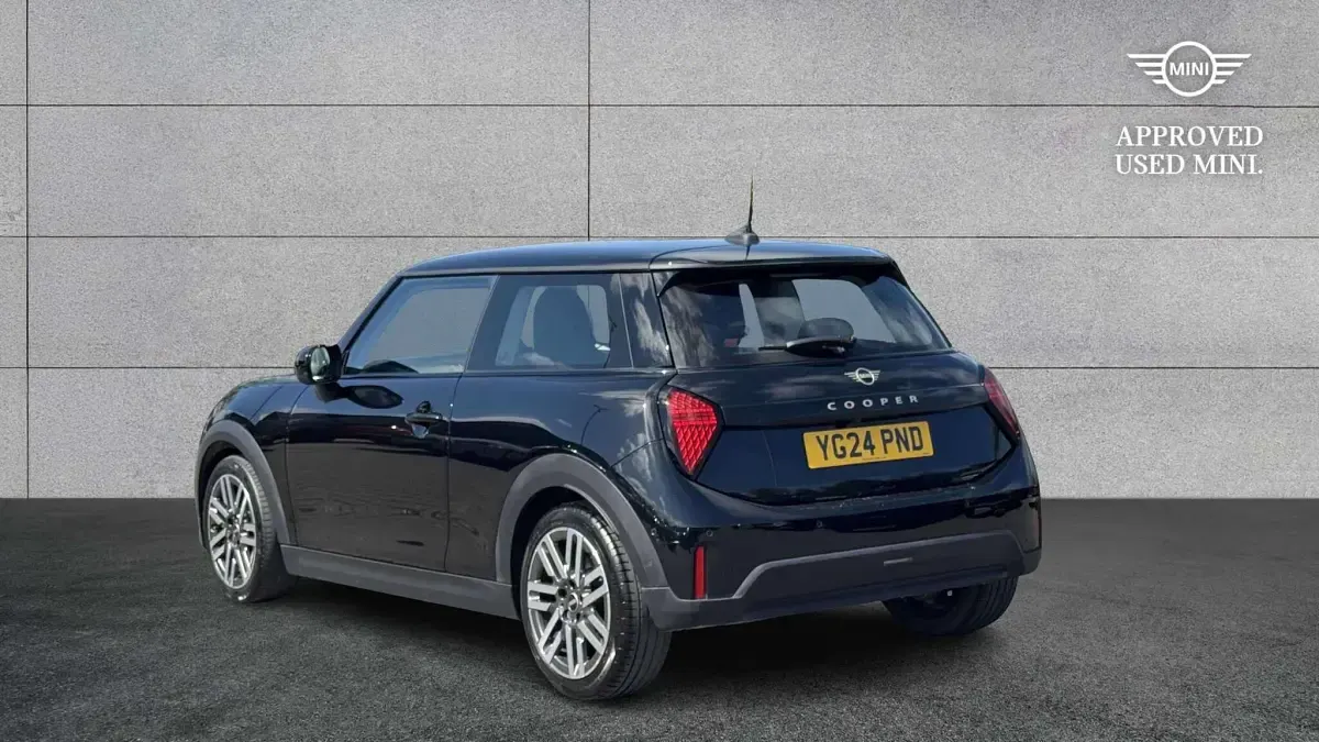 Used Mini Cooper Hatch 154 HP (113 kW) 2024 Black Hatchback