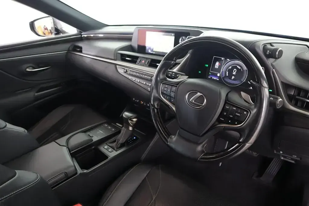 Used Lexus ES300H 218 HP (160 kW) 2020 Grey Sedan