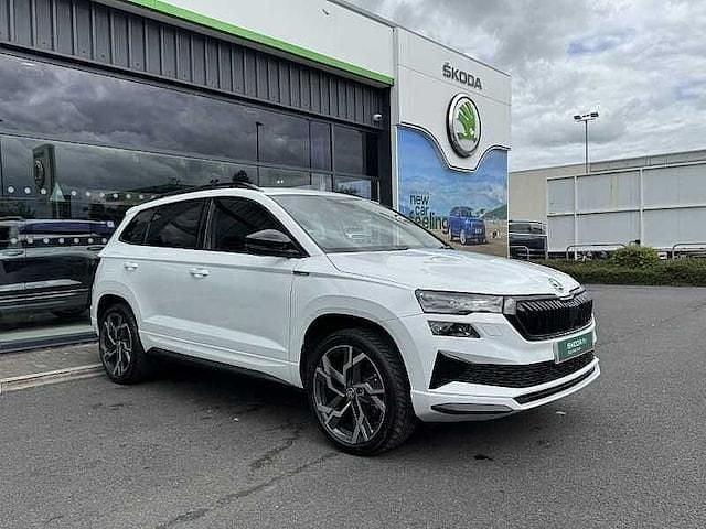 Moon white metallic Used 2024 Skoda Karoq SportLine SUV | £29,990 (Fair price) - Image 1/4