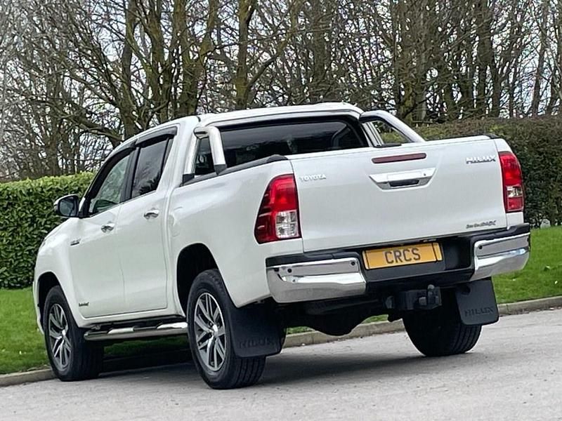 Used Toyota HiLux 2018 White Pickup