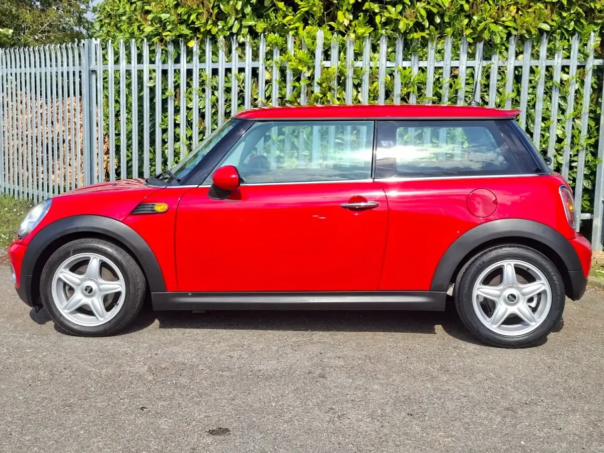 Używany Mini Cooper Hatch 2009 Czerwony Hatchback