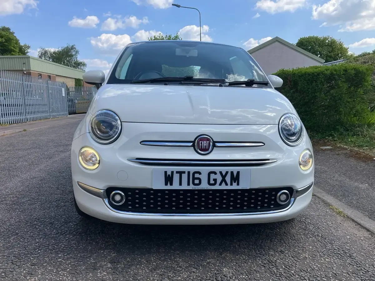 Used Fiat 500 Lounge 69 HP (50 kW) 2016 White Hatchback