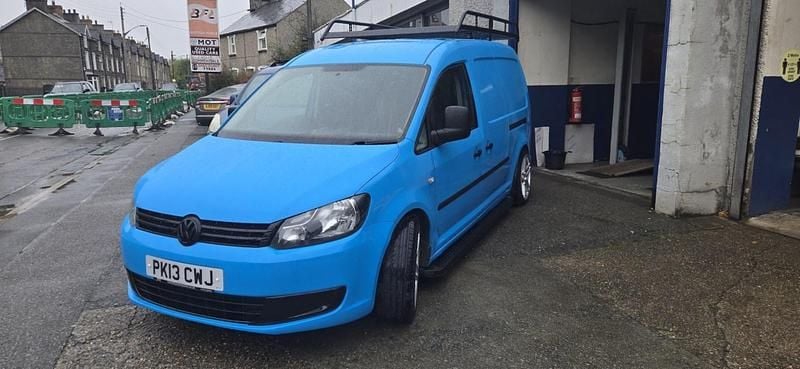 Blue Used 2013 VW Caddy Maxi MPV | £9,950 (Expensive) - Image 1/4