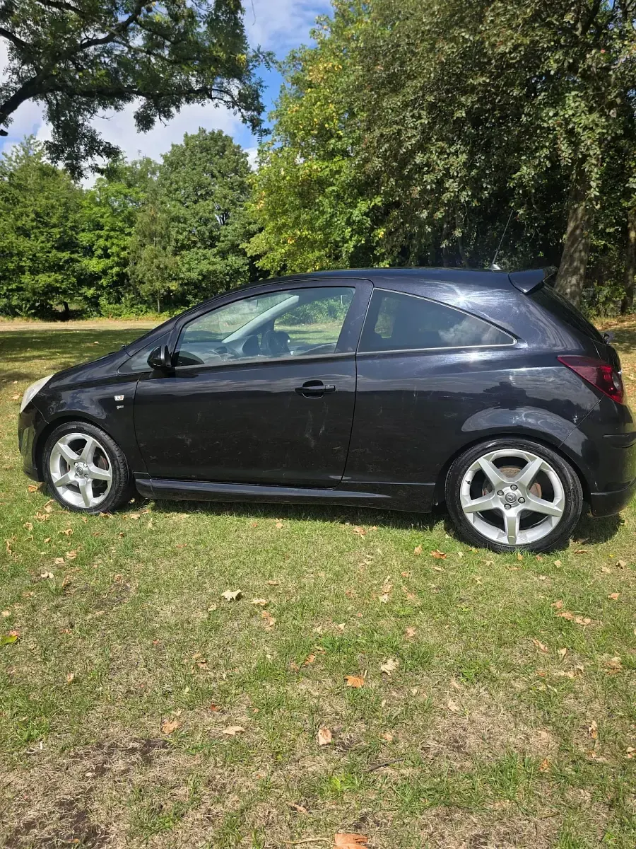 Used Vauxhall Corsa SRi 2011 Black Hatchback