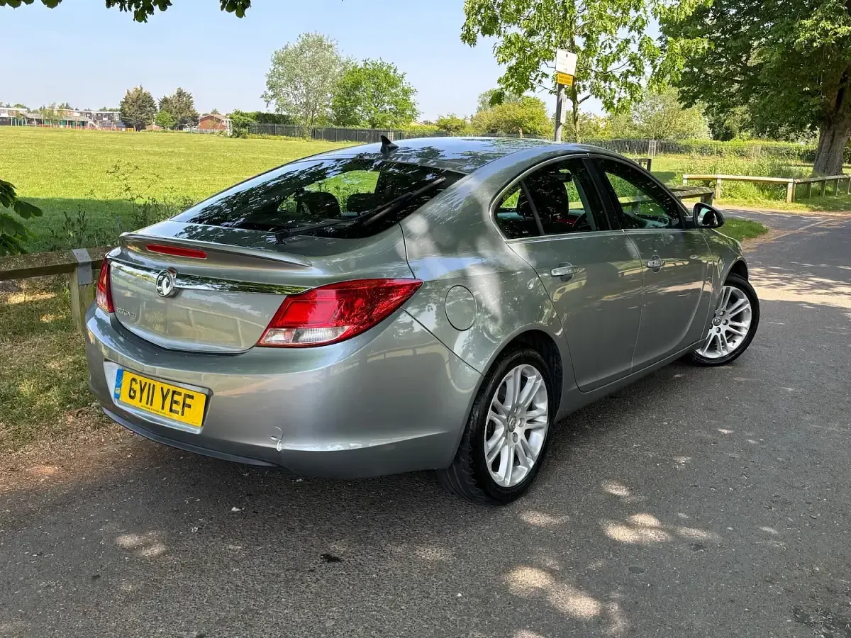 Used Vauxhall Insignia 140 HP (102 kW) 2011 Silver Hatchback
