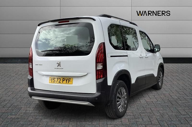 Used Peugeot Rifter Allure 101 HP (74 kW) 2022 White MPV