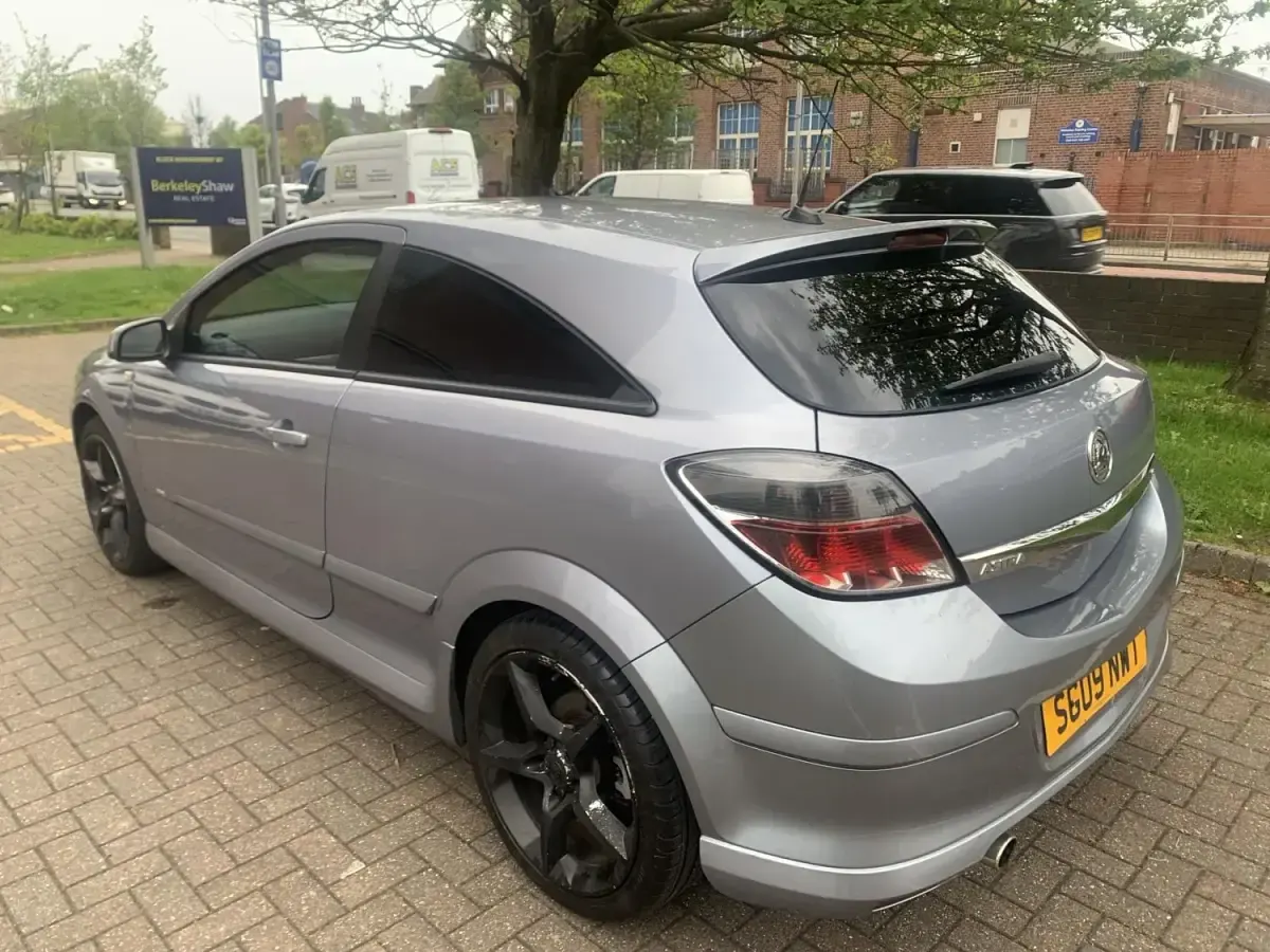 Second-hand Vauxhall Astra SRi 138 CP (101 kW) 2009 Argintiu Hatchback