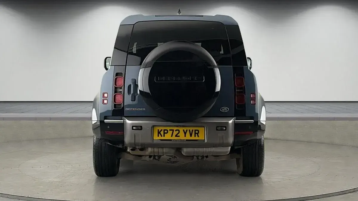 Used Land Rover Defender HSE Dynamic 250 HP (183 kW) 2022 Tasman blue SUV