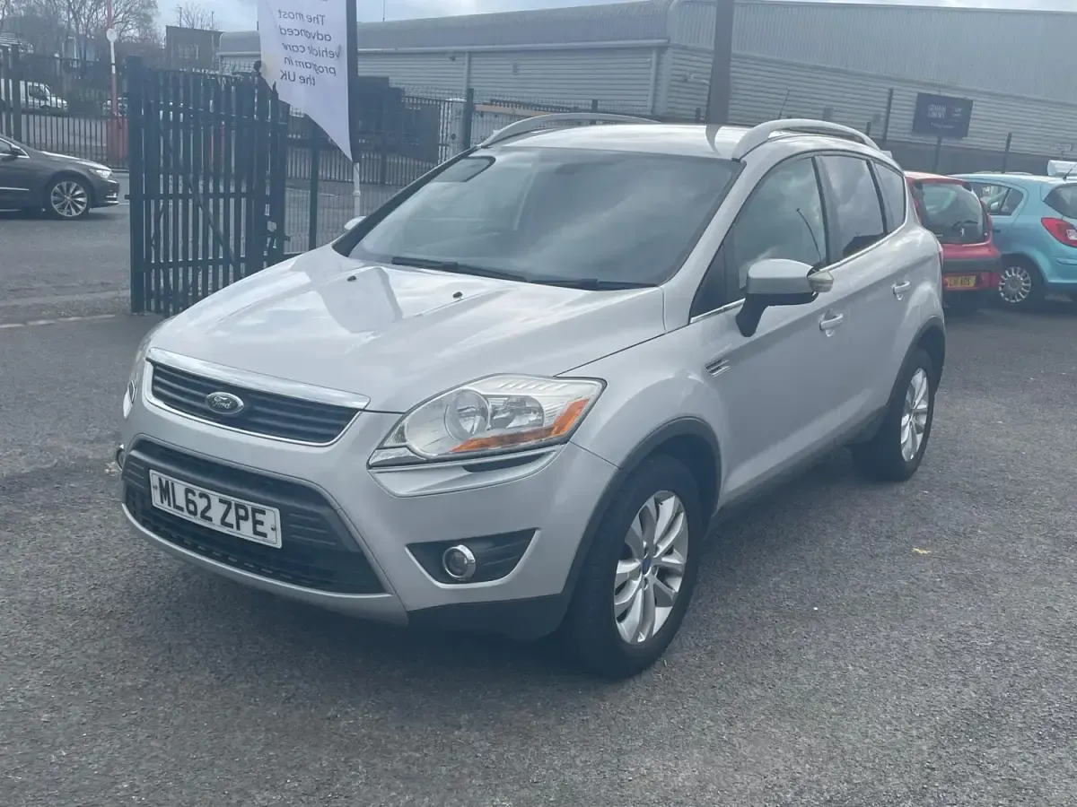 Używany Ford Kuga Titanium 140 KM (102 kW) 2012 Srebrny SUV