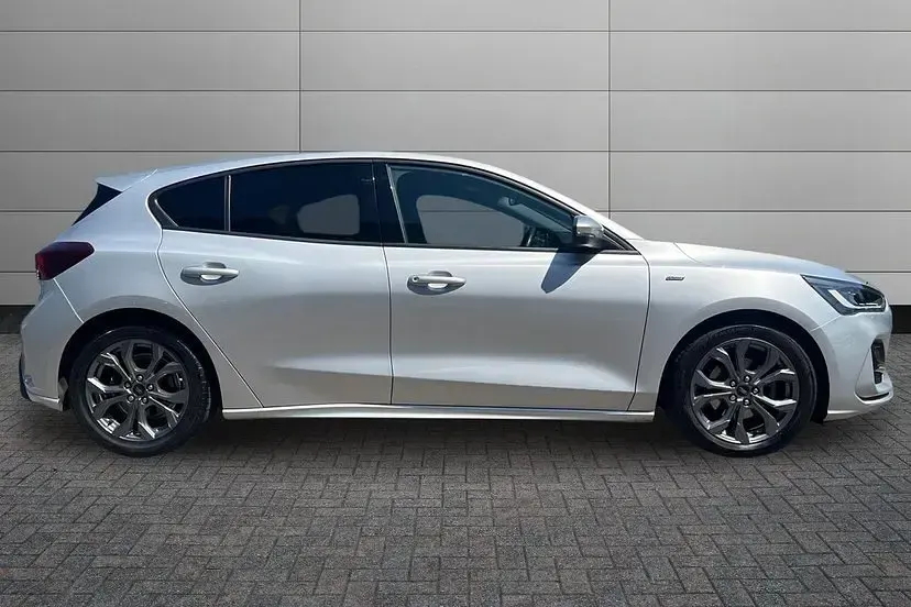 Used Ford Focus ST-Line 123 HP (90 kW) 2024 Silver Hatchback