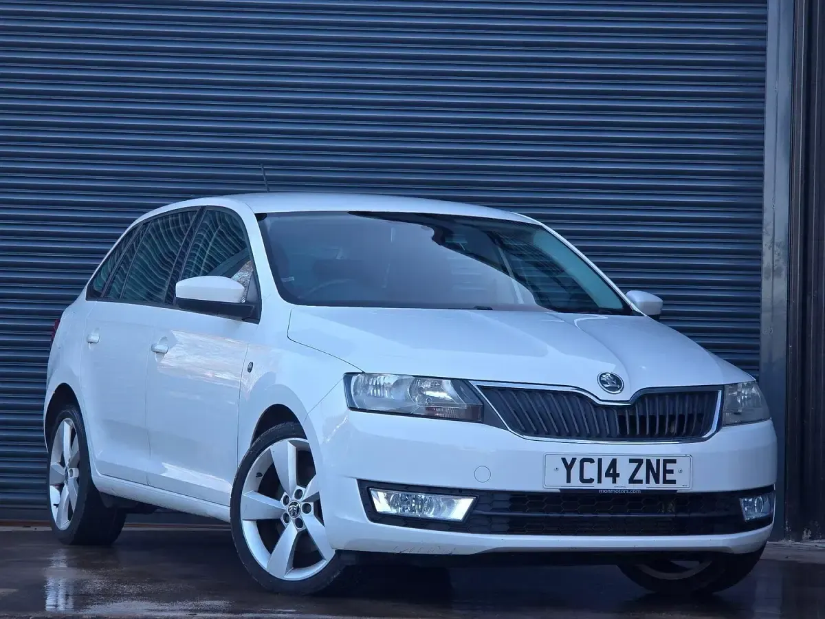 Used Skoda Rapid SE 90 HP (66 kW) 2014 White Hatchback