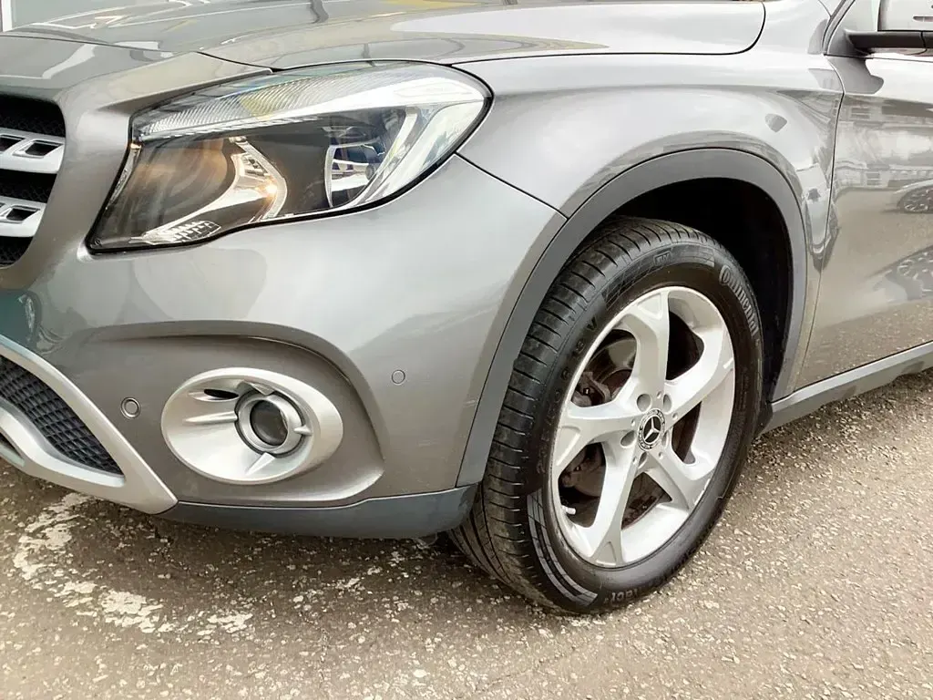 Usado Mercedes GLA200 Executive 156 HP (114 kW) 2018 Cinzento SUV