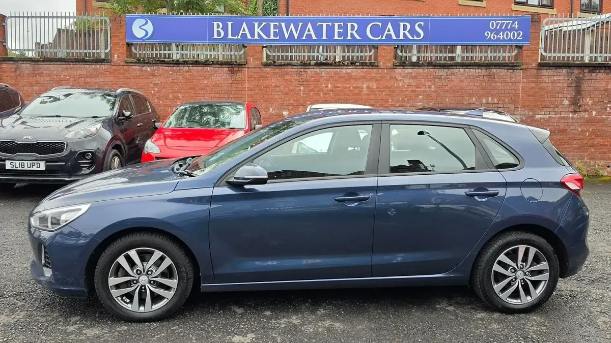 Used Hyundai i30 SE 120 HP (88 kW) 2017 Blue Hatchback