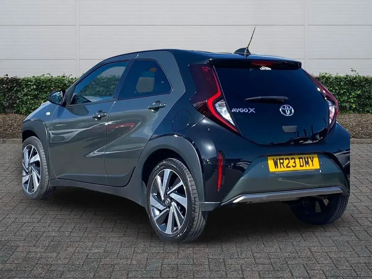 Used Toyota Aygo X 72 HP (52 kW) 2023 Green SUV