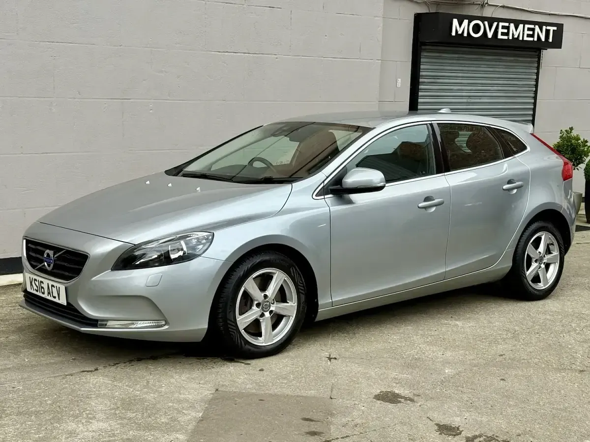 Used Volvo V40 SE 150 HP (110 kW) 2016 Silver Hatchback