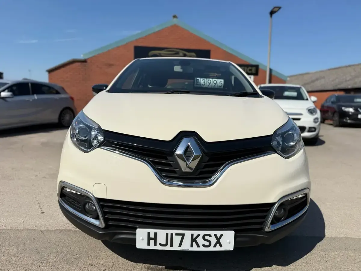 Usado Renault Captur Dynamique 90 HP (66 kW) 2017 Bege SUV
