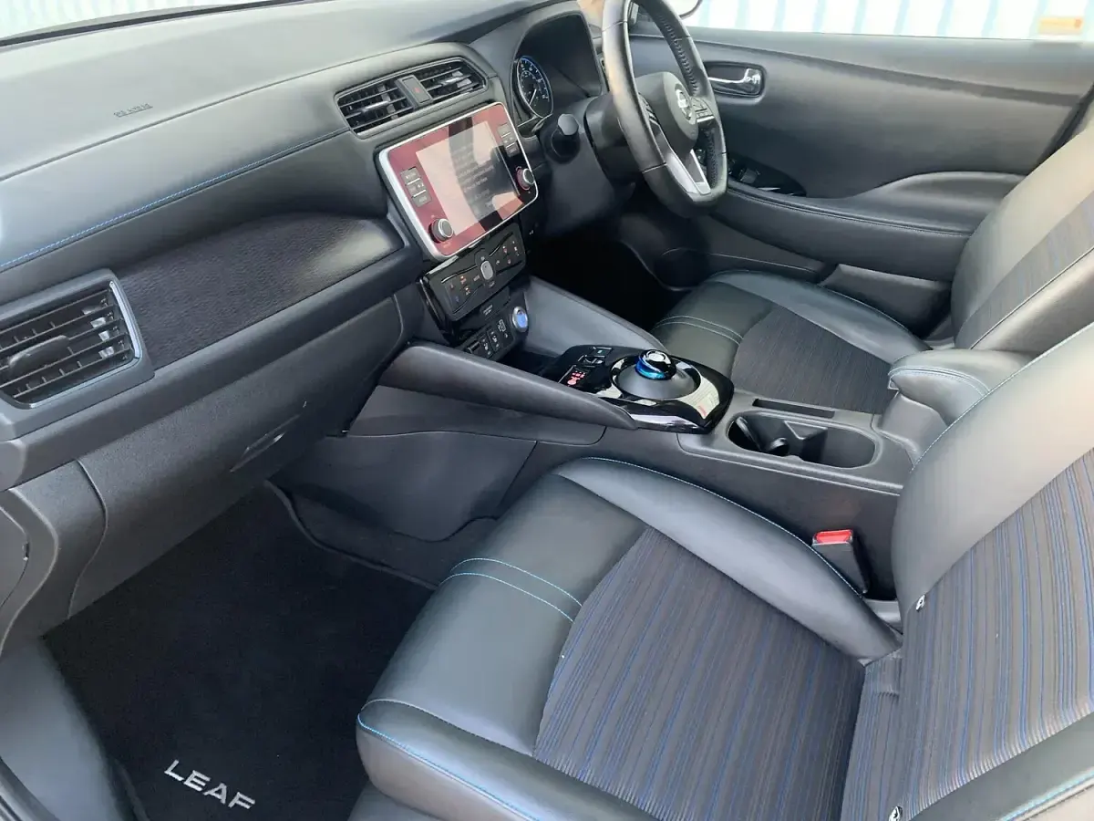Used Nissan Leaf N-Connecta 110 kW (150 HP) 2019 Silver Hatchback