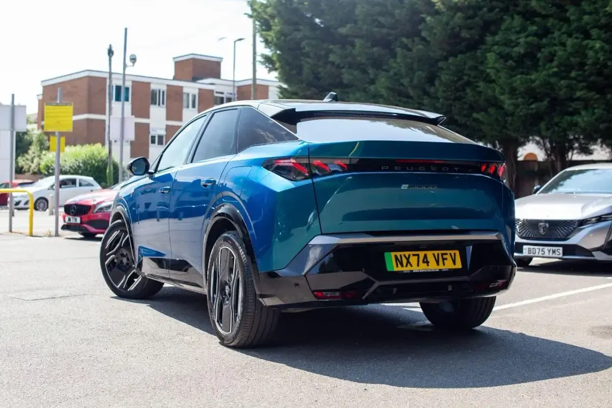 Used Peugeot e-3008 GT 152 kW (207 HP) 2024 Blue SUV